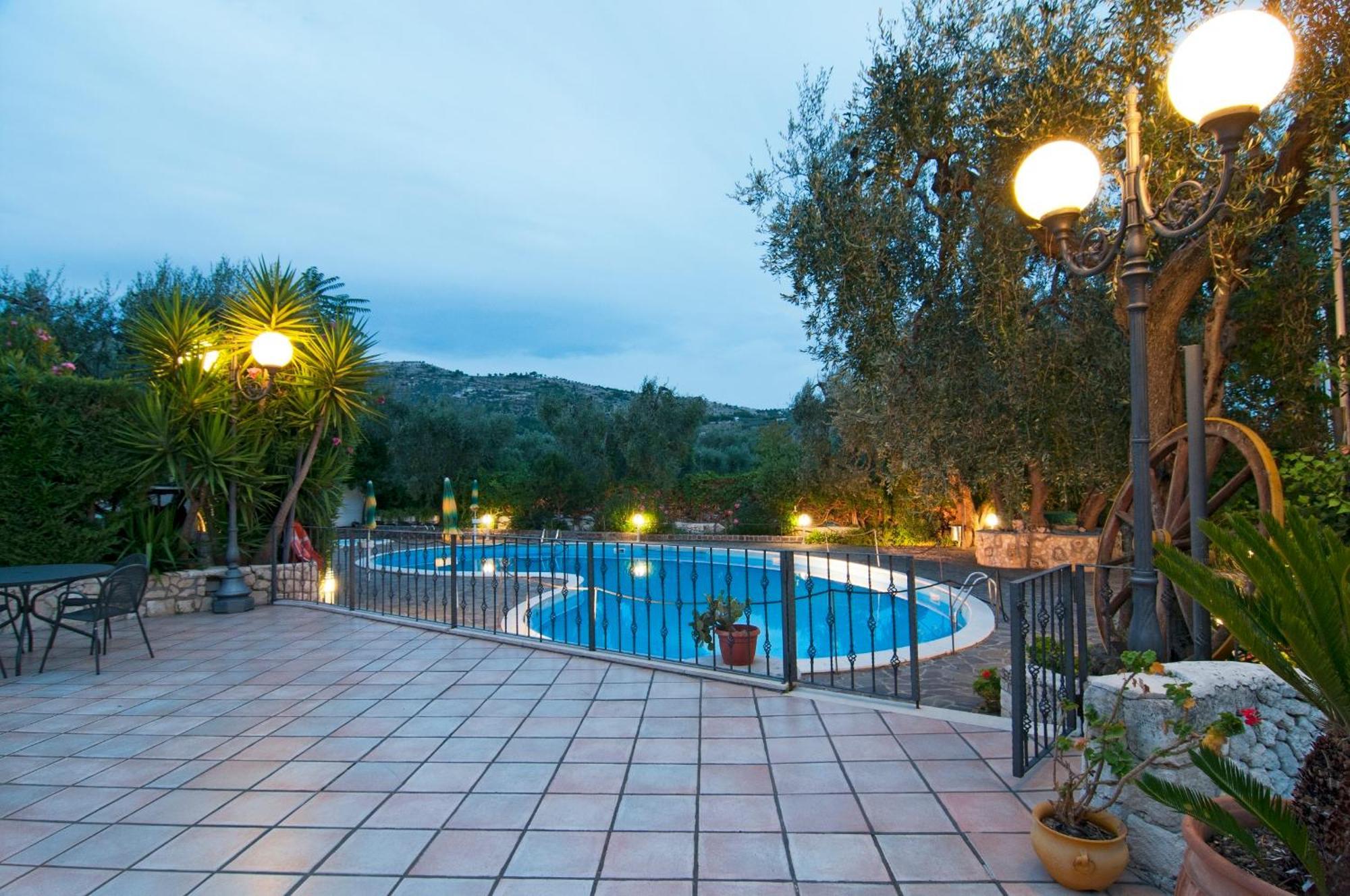 Hotel Apeneste Маттината Экстерьер фото