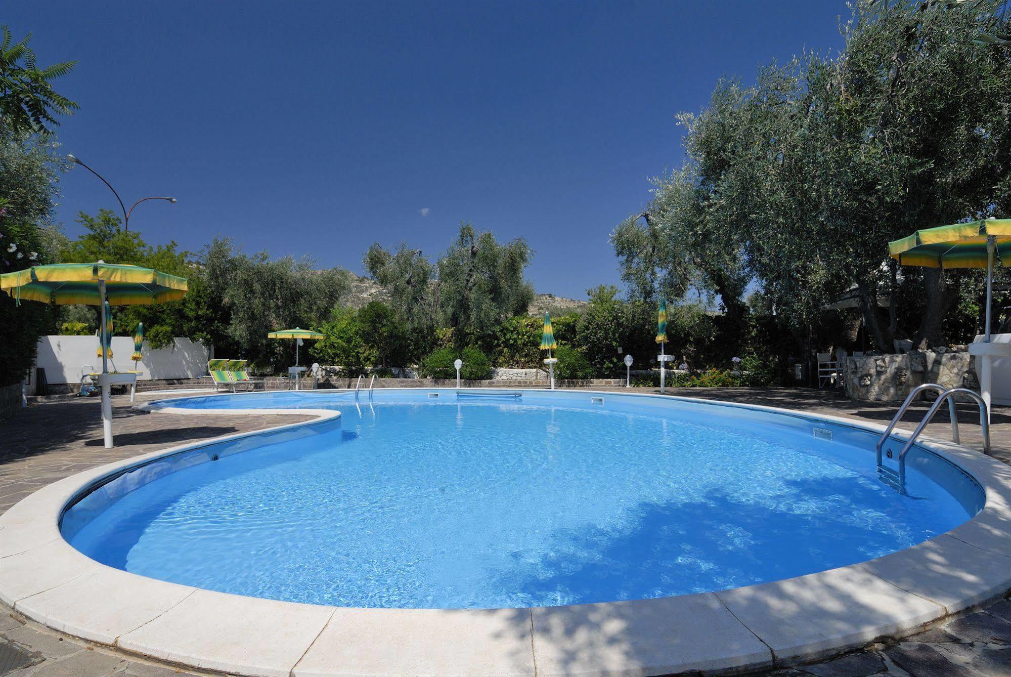 Hotel Apeneste Маттината Экстерьер фото